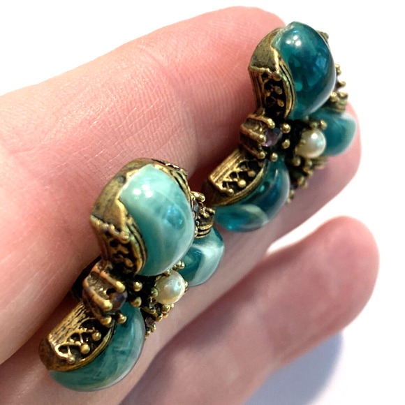 Vintage Mid Century Clip On Earrings Dressy Gold Green Purple Faux Pearl Beads - Picture 7 of 8